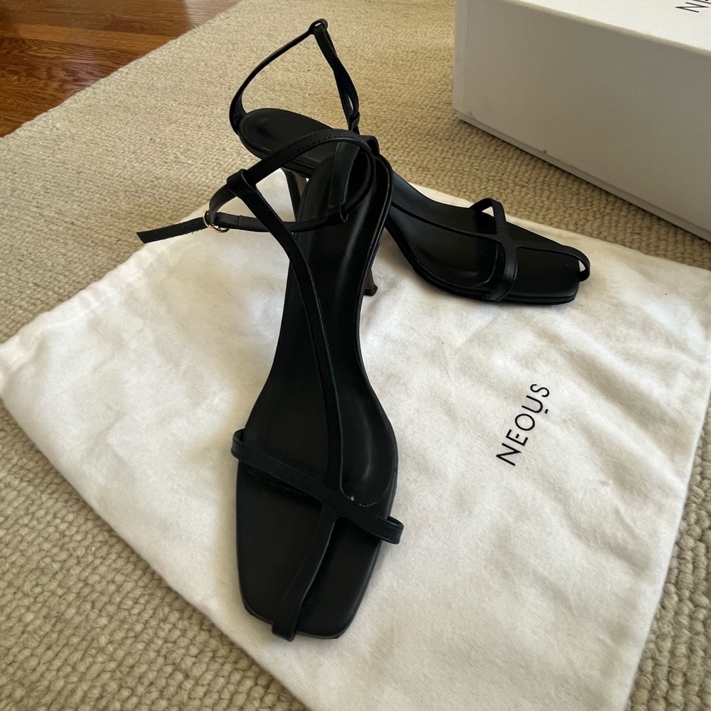 Neous Jumel Navy Strappy Square-Toe Heeled Sandals Sz 39 - Picture 10 of 11